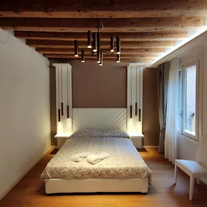Deluxe 3 Bedroom Flat In Rialto Venice