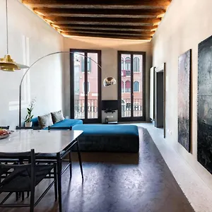 https://velvet-canal-view.hotelslidodijesolo.com